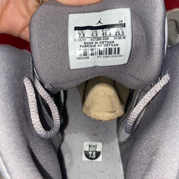 9 WOMENS…or 7.5 MENS/YOUTH JORDAN PRO STRONG - Picture 6 of 7